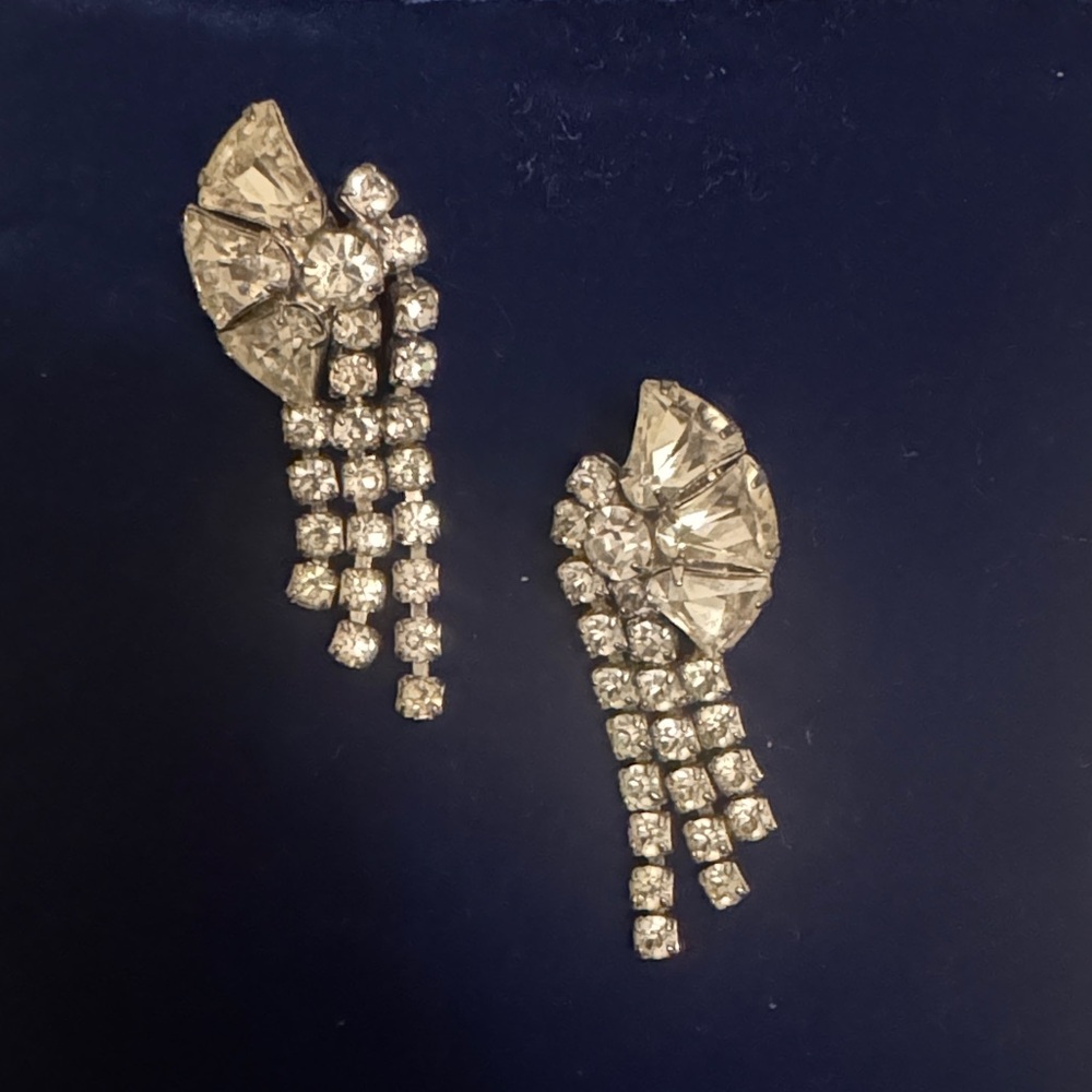 Elegant Silver Crystal Drop Earrings